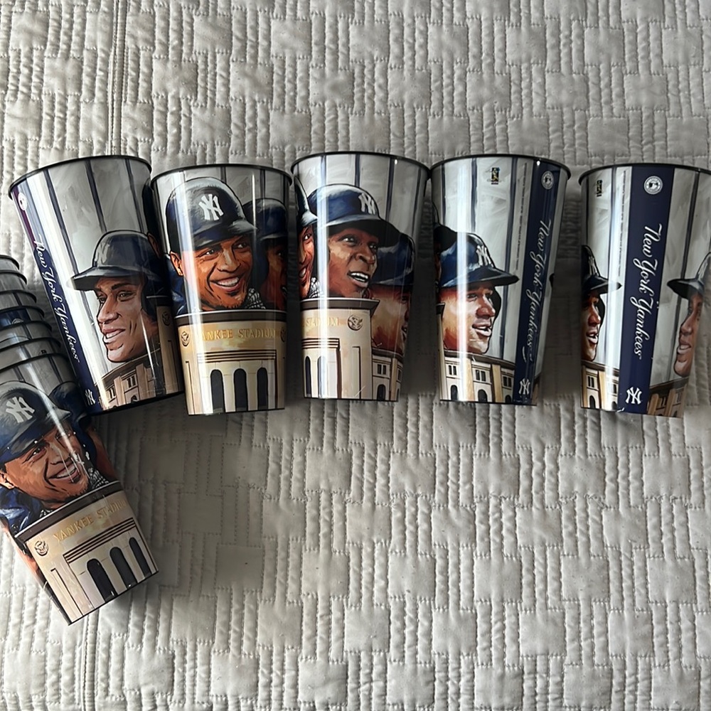 1 Dozen 32oz Yankees Stadium Cups